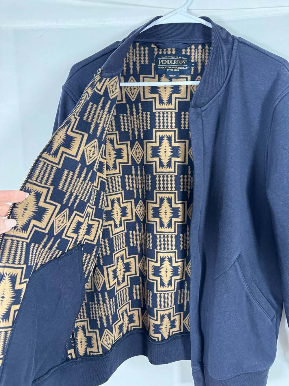 Pendleton Men's Navy Blue Cotton Bomber Jacket with Native Pattern Lining Size M - Picture 6 of 11